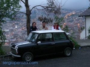 Con Colegas Pintores Ecuatorianos, Un Chester y Quito de Fondo