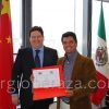 Shangai Consul Miguel Barrio Entrega  Reconocimiento A Sergio Peraza (3) Sergio Peraza Artista Escultor