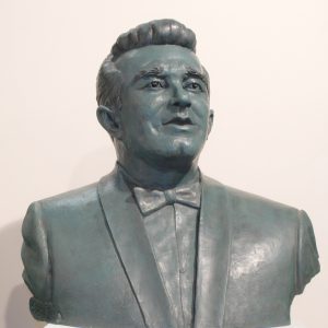 Busto escultórico Enrique Cáceres